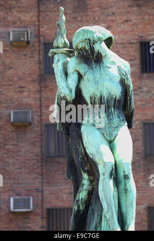 Sculpture en bronze à l'intérieur du cimetière monumental de Recoleta. Buenos Aires, Argentine. Banque D'Images