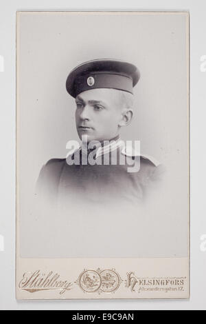 Photographie historique tirée des archives finlandaises de la SLS (Svenska litteratursällskapet i Finland), prise par le célèbre photographe Ståhlberg. L'image capture la culture finlandaise et des scènes historiques du début du XXe siècle. Banque D'Images