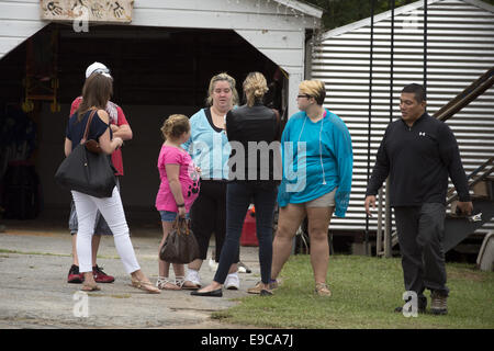 Mcintyre, GA, USA. Sep 23, 2014. Le miel Bobo avec la mère et le personnel de production Juin à domicile dans les régions rurales de Géorgie © Robin Rayne Nelson/ZUMA/Alamy Fil Live News Banque D'Images