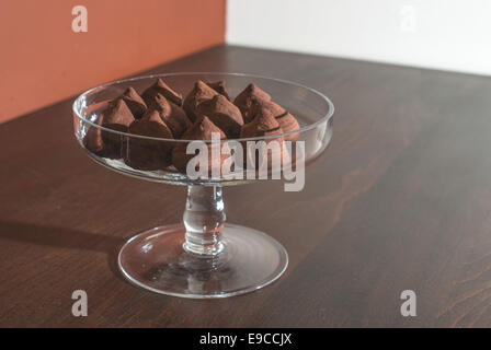 En un plat de verre de luxe. Divers sweets Banque D'Images