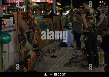 Londres,Angleterre,24 Oct 2014 : 'Tom Keeling' présente une graffitipros.fr atelier à la grande ville dormir à 2014 Marché de Spitalfields à Londres. Photo par voir Li Banque D'Images