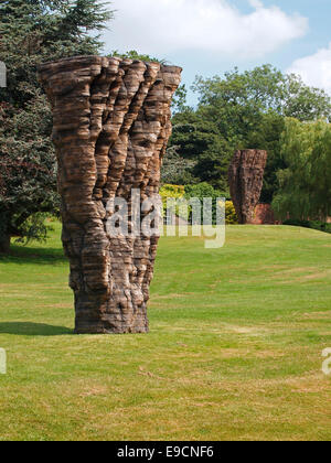 Martin F., une sculpture (2013-4) par Ursula von Rydingsvard lors d'une exposition de son travail au Yorkshire Sculpture Park Banque D'Images