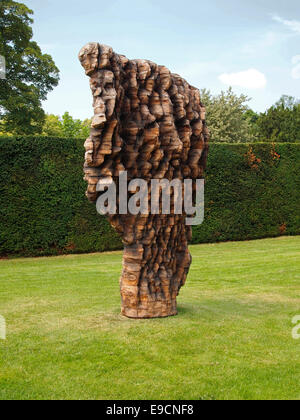 Zéro, une sculpture (2013-4) par Ursula von Rydingsvard lors d'une exposition de son travail au Yorkshire Sculpture Park Banque D'Images