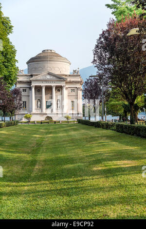 Tempio Voltiano Volta (Temple), un musée à Como, Italie, dédié à Alessandro Volta, un scientifique et inventeur Banque D'Images