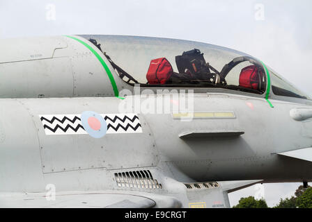 Vue de côté du siège deux cockpit d'un escadron de 17 avions Eurofighter Typhoon Banque D'Images