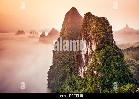 Montagnes karstiques de Xingping, Chine. Banque D'Images