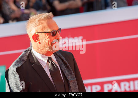 Rome, Italie. 24 Oct, 2014. Kevin Costner sur le tapis rouge pour la présentation du film 'Noir et blanc' au cours de 9e Festival du Film de Rome 2014. Credit : Luca/Prizia Pacific Press/Alamy Live News Banque D'Images