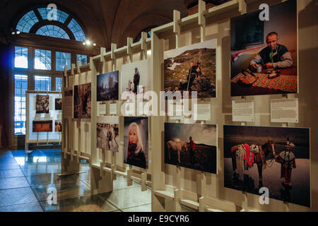 Rome, Italie. 24 Oct, 2014. . 24 Oct, 2014. L'exposition "Femmes d'Vision - Les grands photographes de National Geographic,' au Palazzo Madama. Il y a 99 photographies dans l'exposition de 11 femmes photographes qui se déroulera du 25 octobre 2014 jusqu'à Janvier 11, 2015. © Elena Aquila/Pacific Press/Alamy Live News Crédit : PACIFIC PRESS/Alamy Live News Banque D'Images