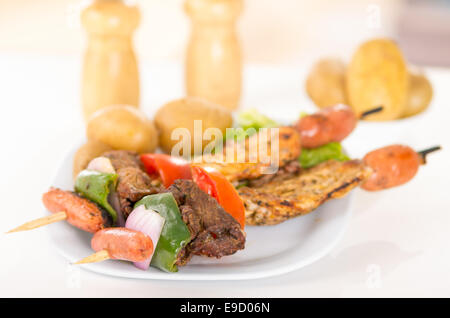 Chachlyk brochettes de poulet Viande grillée bâtons Banque D'Images