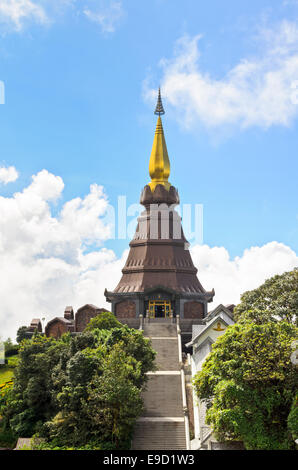 Phra Mahathat Napametanidon sur pagode Doi Intanon dans la montagne de la province de Chiang Mai en Thaïlande. Banque D'Images