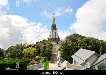 Phra Mahathat Napametanidon sur pagode Doi Intanon dans la montagne de la province de Chiang Mai en Thaïlande. Banque D'Images