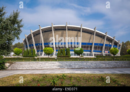 Le Palais de la Culture et des Sports parc jardin près de la mer à Varna, Bulgarie. Banque D'Images