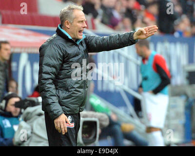 Augsburg, Allemagne. 25 octobre, 2014. L'entraîneur-chef de Fribourg Christian Streich réagit au cours de la Bundesliga match de foot entre FC Augsburg et SC Freiburg à SGL Arena à Augsburg, Allemagne, 25 octobre 2014. Augsburg a gagné 2-0. Photo : Stefan Udry/dpa/Alamy Live News Banque D'Images