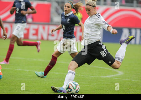 Offenbach, Allemagne. 25 octobre, 2014. L'Allemagne Alexandra Popp en action au cours de la women's international match de football entre l'Allemagne et la France à Offenbach, Allemagne, 25 octobre 2014. Photo : FRANK RUMPENHORST/dpa/Alamy Live News Banque D'Images