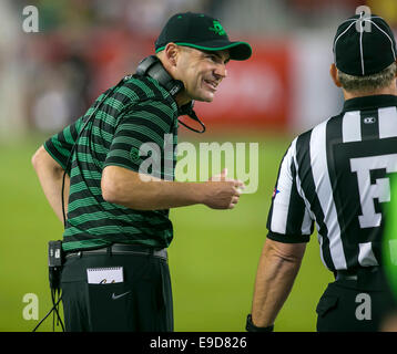 24 octobre 2014 : Oregon Ducks Head coach Mark Helfrich au cours de la NCAA Football match entre l'Oregon Ducks et le California Golden Bears à Levi's Stadium à Santa Clara, CA. Cal 59-41 Oregon défait. Damon Tarver/Cal Sport Media Banque D'Images