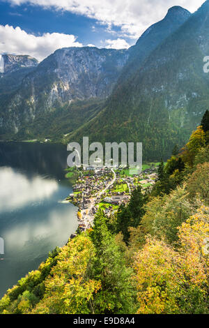 Hallstatt au coucher du soleil depuis le haut Banque D'Images