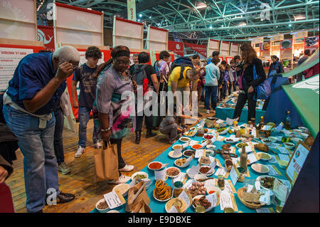 Le Lingotto Fiere, Turin, Italie. 25 octobre, 2014. Le Salone del Gusto e Terra Madre : crédit facile vraiment Star/Alamy Live News Banque D'Images