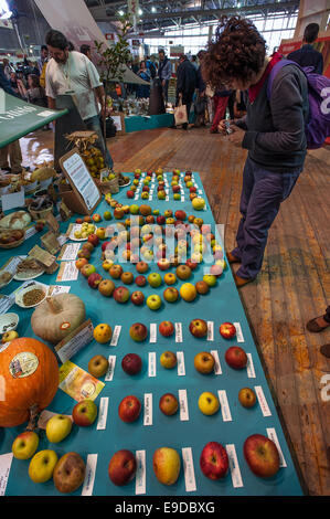 Le Lingotto Fiere, Turin, Italie. 25 octobre, 2014. Le Salone del Gusto e Terra Madre : crédit facile vraiment Star/Alamy Live News Banque D'Images