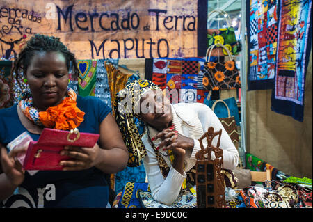 Le Lingotto Fiere, Turin, Italie. 25 octobre, 2014. Le Salone del Gusto e Terra Madre - Stand du Mozambique Credit : Realy Easy Star/Alamy Live News Banque D'Images