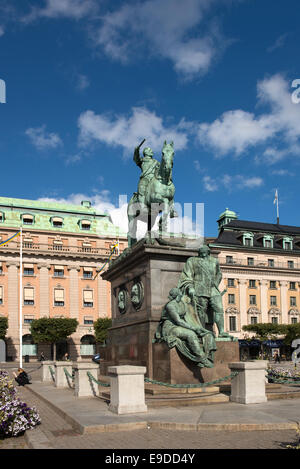 La Suède, Stockholm, Gustav Adolfs Torg. Cette place dans le centre de Stockholm dispose d'une statue du Roi Gustav II Adolf. Banque D'Images