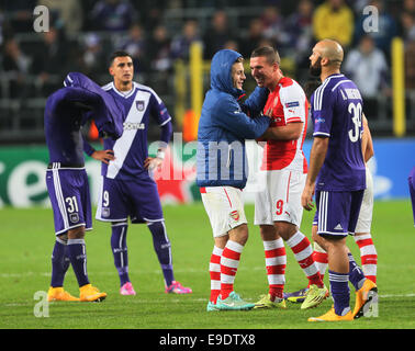 22 octobre 2014 - Anderlecht, Royaume-Uni - Arsenal de Lukas Podolski célèbre marquant son deuxième but de côtés au coup de sifflet final..- Ligue des Champions - RSC Anderlecht contre Arsenal - Stade Constant Vanden Stock - Belgique - 22 octobre 2014 - Photo David Klein/Sportimage. Banque D'Images