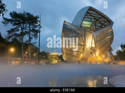 Fondation Louis Vuitton, Bois de Boulogne, Paris, Ile-de-France, France Banque D'Images