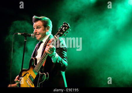 BARCELONA - 15 MAI : Eli Paperboy Reed, chanteur et auteur-compositeur, le rendement au stade Barthélemy le 15 mai 2014 à Barcelone. Banque D'Images