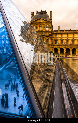 06 DÉCEMBRE À PARIS : Le Louvre Musée d'art sur 06 Décembre 2012 à Paris, France. Un monument central de Paris, plus de 35 000 objets Banque D'Images