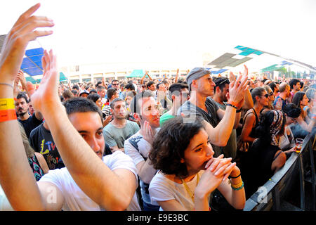 Barcelone - JUN 12 : Audience au festival Sonar le 12 juin 2014 à Barcelone, Espagne. Banque D'Images