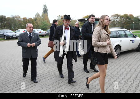 Gdansk, Pologne. 26, octobre 2014 controverse Membre du Parlement européen Janusz Korwin-Mikke participe à la convention électorale de son parti - le Congrès de la nouvelle droite à Gdansk. Les Polonais vont voter aux élections locales le 16 novembre. Credit : Michal Fludra/Alamy Live News Banque D'Images