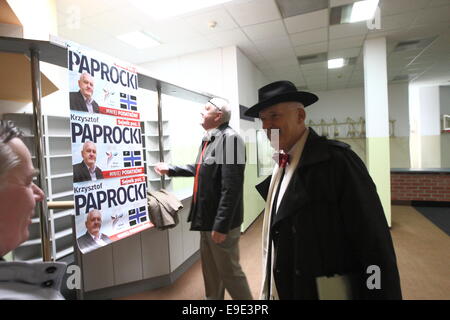 Gdansk, Pologne. 26, octobre 2014 controverse Membre du Parlement européen Janusz Korwin-Mikke participe à la convention électorale de son parti - le Congrès de la nouvelle droite à Gdansk. Les Polonais vont voter aux élections locales le 16 novembre. Credit : Michal Fludra/Alamy Live News Banque D'Images