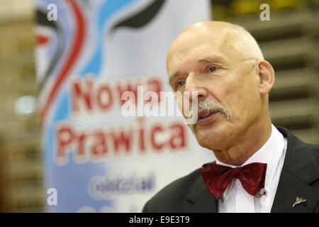 Gdansk, Pologne. 26, octobre 2014 controverse Membre du Parlement européen Janusz Korwin-Mikke participe à la convention électorale de son parti - le Congrès de la nouvelle droite à Gdansk. Les Polonais vont voter aux élections locales le 16 novembre. Credit : Michal Fludra/Alamy Live News Banque D'Images