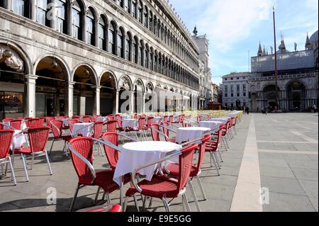 Piazza San Marco peut être si belle sans trois F-mots : inondations les touristes, des inondations ou de l'eau inondation pigeons. Piazza San Marco Banque D'Images