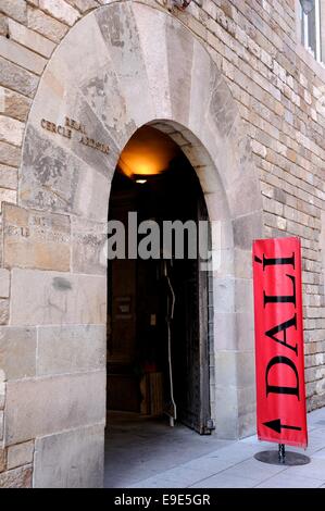 Oubliez les longues files d'attente, le secret le mieux gardé de Barcelone est le musée de Dali. Le Dali collection ont plus de 700 œuvres et une Banque D'Images