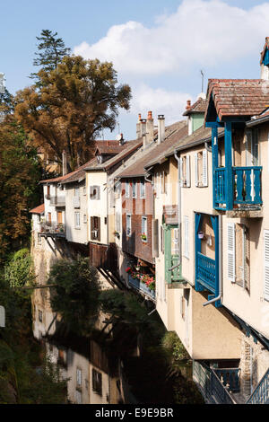 Vieilles maisons au bord de la rivière à côté de la rivière Cuisance, Arbois, Jura, Franche-Comté, France, Europe Banque D'Images
