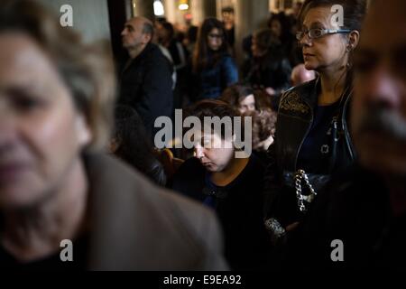 Thessalonique, Grèce. 26Th Oct, 2014. Glorification cérémonie à l'église de Saint Demetrius le saint patron de Thessalonique, Grèce le 26 octobre 2014. Credit : Konstantinos Tsakalidis/Alamy Live News Banque D'Images
