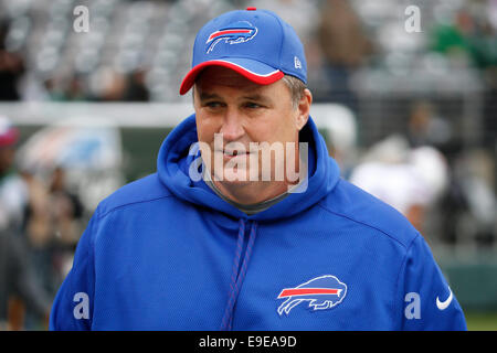 East Rutherford, New Jersey, USA. 26Th Oct, 2014. Bills de Buffalo Head coach Doug Marrone regarde sur pendant le match de la NFL entre les Bills de Buffalo et les Jets de New York au Stade MetLife à East Rutherford, New Jersey. Crédit : Christopher Szagola/Cal Sport Media/Alamy Live News Banque D'Images