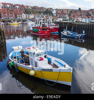 Kerrera un voyage de plaisir voile et bateaux de pêche à l'Endeavour quai dans le port de Whitby, North Yorkshire UK Banque D'Images
