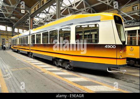 Nouvelle classe ATM 4900 Tramway (vue arrière). Milan, Italie Banque D'Images