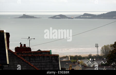 Swansea, Royaume-Uni. Vendredi 24 octobre 2014, entraînement Cwmdonkin Mumbles Swansea surplombant vers Re : Cette année marque le centenaire de la naissance de Dylan Thomas le 28 octobre 2014 avec des événements à la maison natale de l'auteur et poète Dylan Thomas, à 5 Cwmdonkin Drive, Swansea, Pays de Galles, Royaume-Uni. Credit : D Legakis/Alamy Live News Banque D'Images