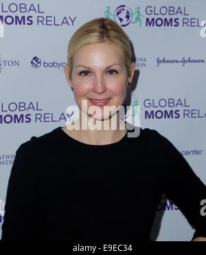 Mamans Mondial Relay lance nouvelle vidéo sur l'écran de VISION TOSHIBA à Times Square à New York City avec : Kelly Rutherford Où : New York City, New York, United States Quand : 23 Avr 2014 Banque D'Images