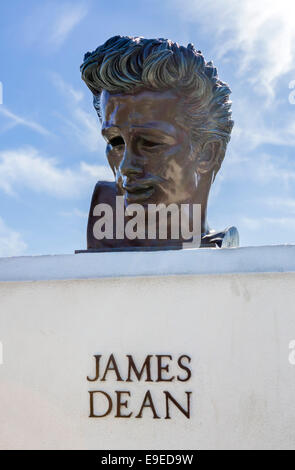 Buste de l'acteur James Dean à l'extérieur de l'Observatoire de Griffith, Griffith Park, Los Angeles, Californie, USA Banque D'Images