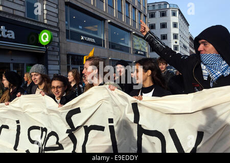 Copenhague, Danemark. 26Th Oct 2014. Les jeunes démontre à Copenhague sous le slogan : "Le racisme" de la ville libre de droits Photo crédit : OJPHOTOS/Alamy Live News Banque D'Images