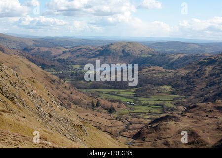 Grasmere et seigneur de rocher de l'arête entre Helm Crag et Gibson Knott Grasmere Cumbria Lake District Angleterre Banque D'Images