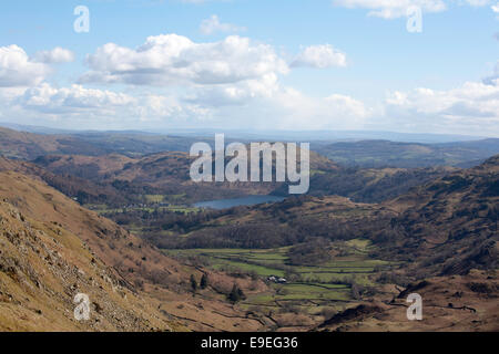 Grasmere et seigneur de rocher de l'arête entre Helm Crag et Gibson Knott Grasmere Cumbria Lake District Angleterre Banque D'Images