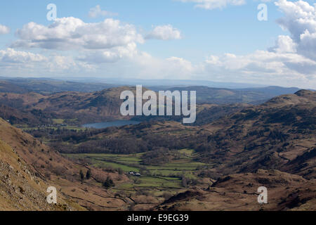 Grasmere et seigneur de rocher de l'arête entre Helm Crag et Gibson Knott Grasmere Cumbria Lake District Angleterre Banque D'Images