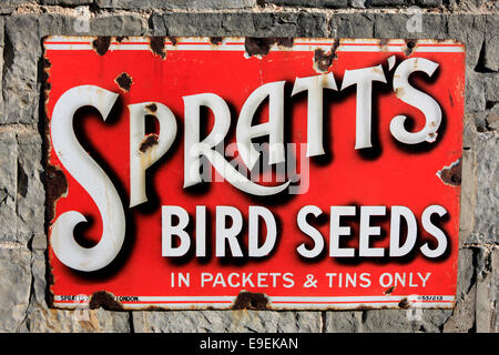 Vintage Spratts Graines oiseaux enseigne publicitaire Banque D'Images