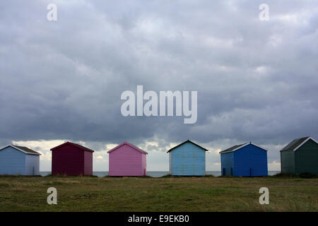 Cabines colorées à Hayling Island sur la côte sud de l'Angleterre Banque D'Images