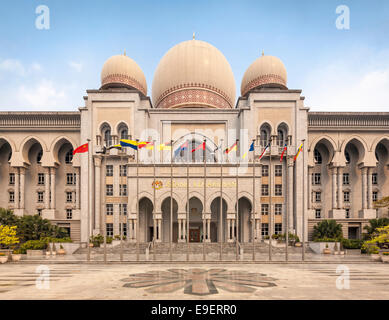 Putrajaya, Malaisie : Palais de Justice, Cour d'appel de la Malaisie et de la Cour fédérale dans la capitale administrative de la Malaisie. Banque D'Images