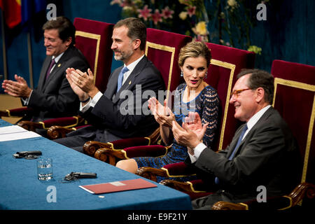 Felipe König und Königin Letizia bei der Verleihung der Prix du Prince des Asturies 2014 im Teatro Campoamor. Oviedo, 24.10.2014/photo alliance Banque D'Images